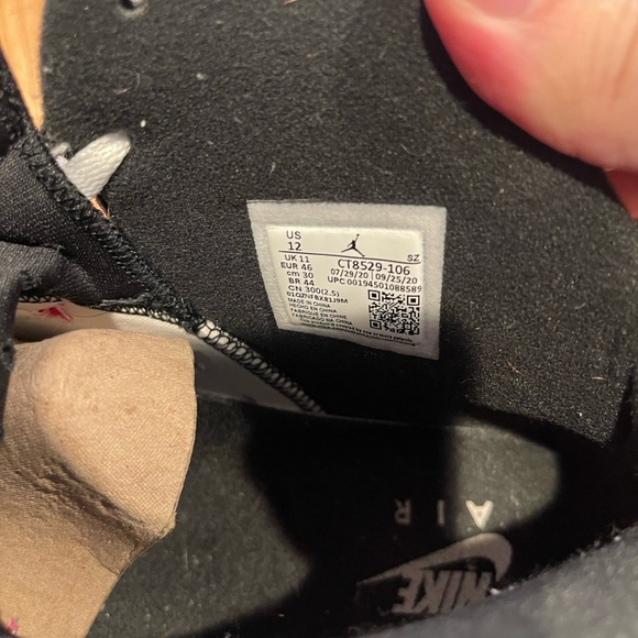 Jordan Retro 6’s Carmines - Picture 6 of 8